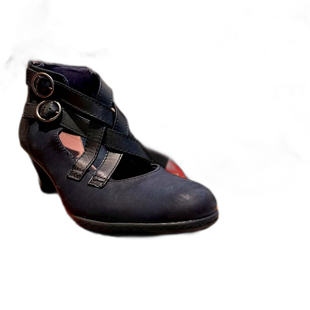 Earth heeled navy leather bootie. Criss cross buckle size 8    2.5” heel